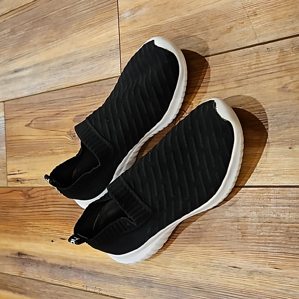 Tiosebon Women’s black Slip-on Sneakers